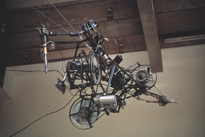 自畫像（Self Portrait 96'），1997，金屬、馬達-圖片